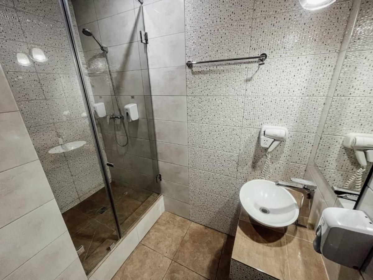 Astra Hotel Almaty Bagian luar foto
