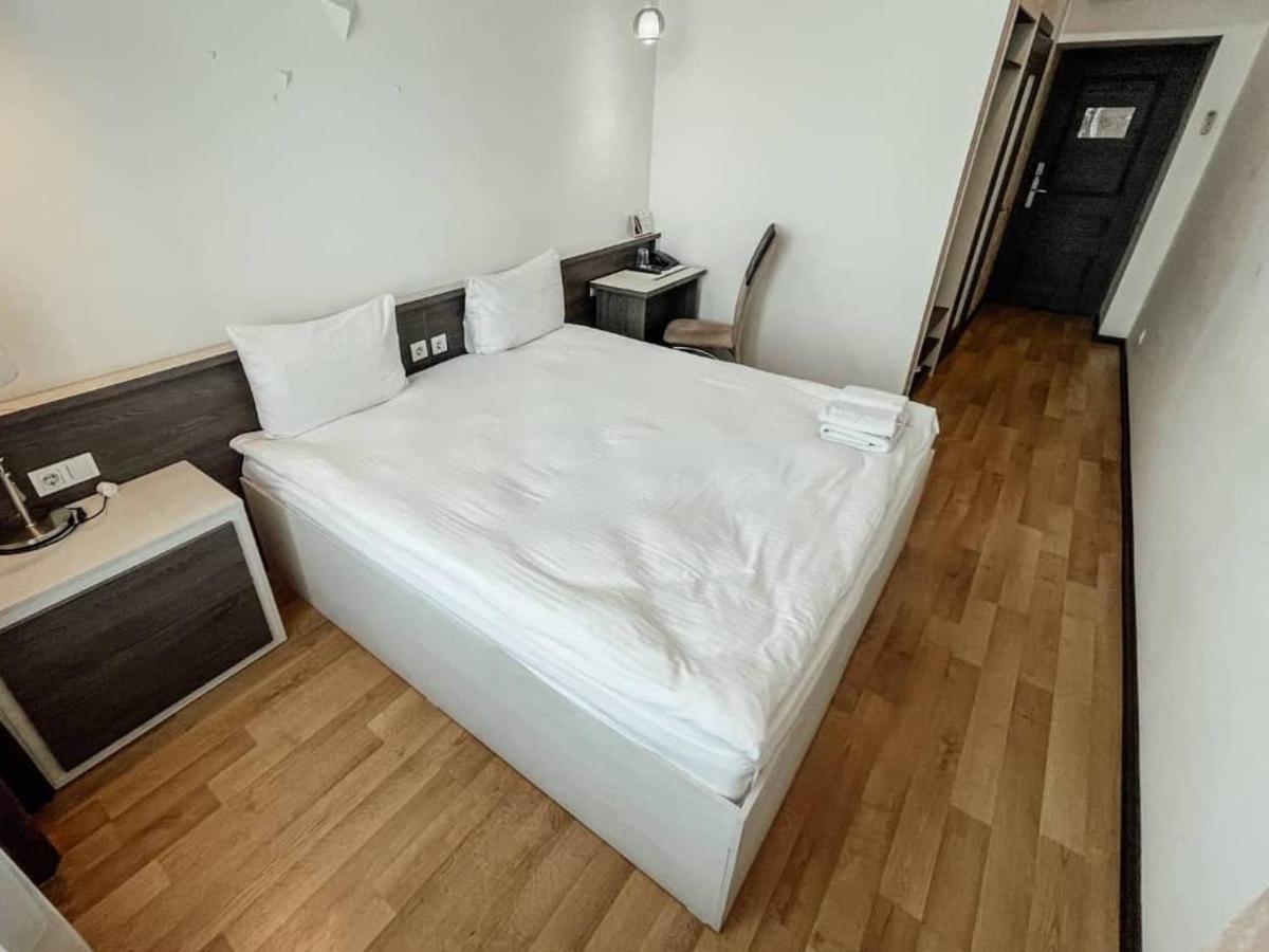 Astra Hotel Almaty Bagian luar foto