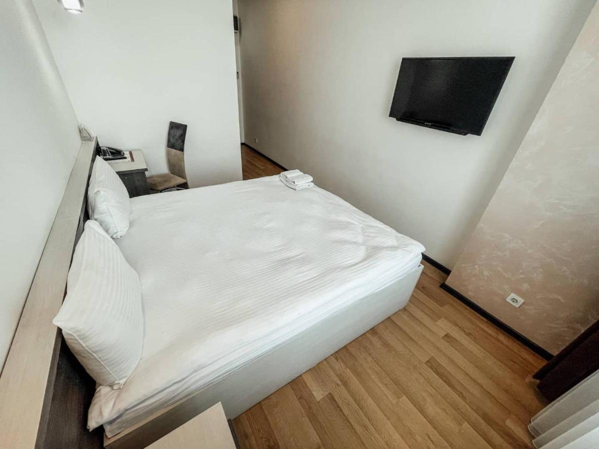 Astra Hotel Almaty Bagian luar foto