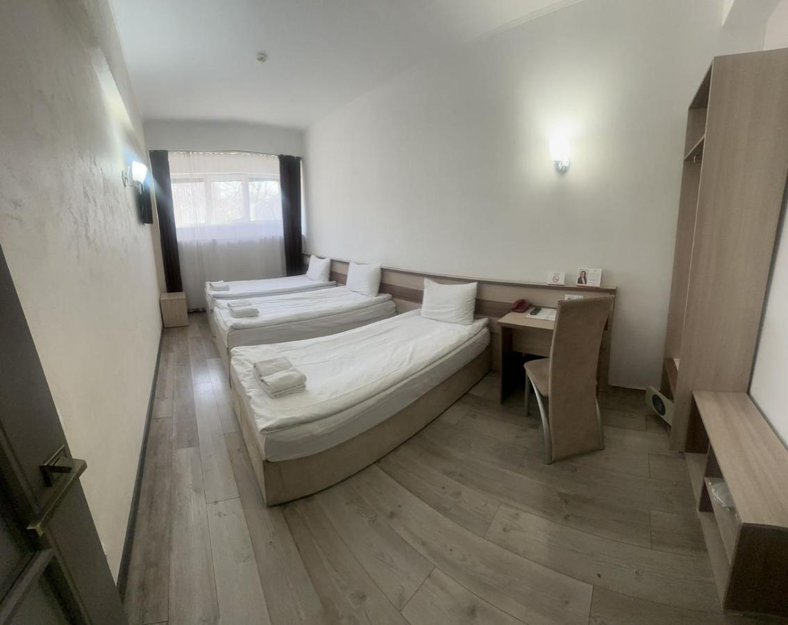 Astra Hotel Almaty Bagian luar foto