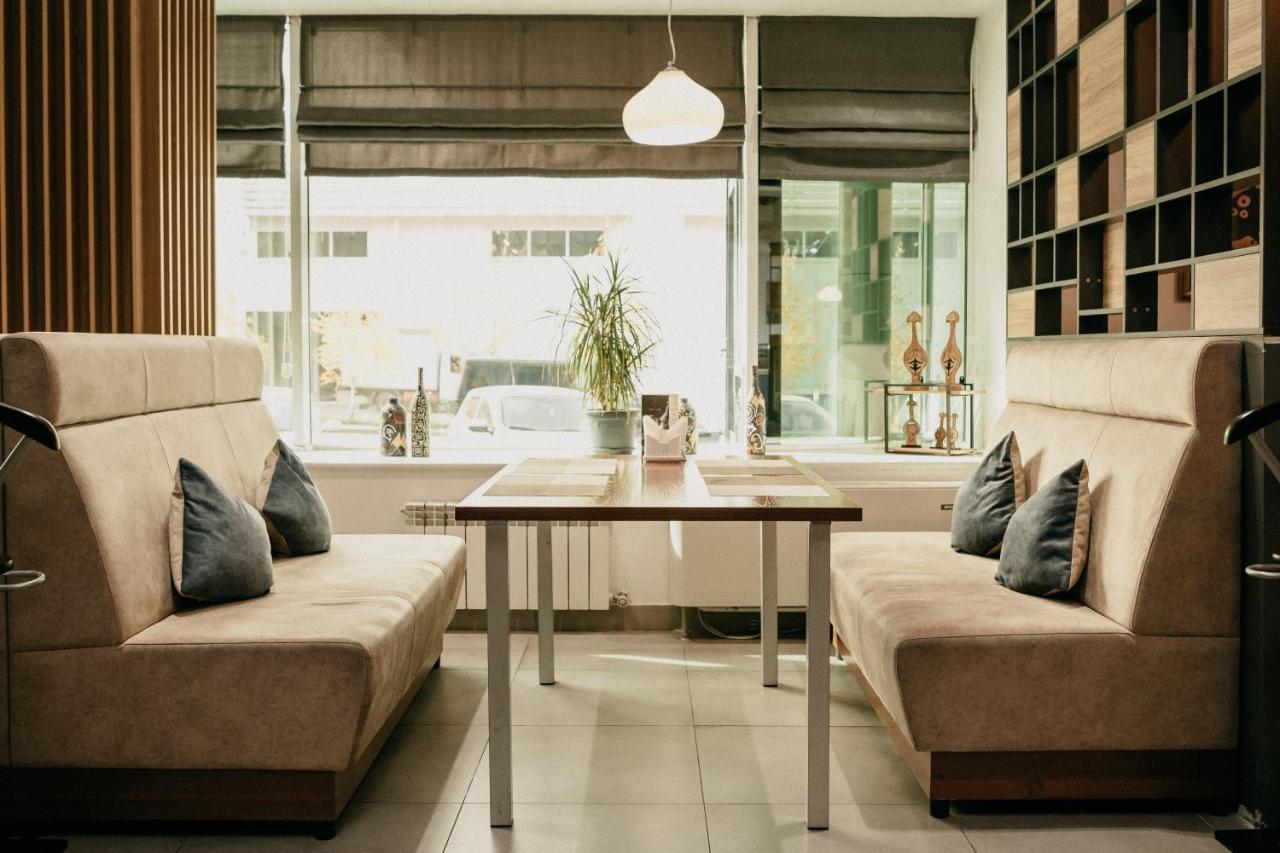 Astra Hotel Almaty Bagian luar foto